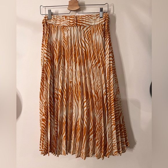 TOPSHOP Petite Pleated Tiger Print Midi Skirt - Picture 6 of 9